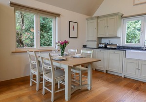 SWANDOWN, 2 BLACKDOWN, family friendly in Cricket St. Thomas