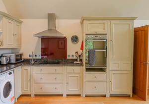 SWANDOWN, 2 BLACKDOWN, family friendly in Cricket St. Thomas