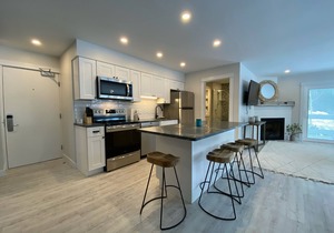 Swell Suite at Killington: Luxurious Renovated Condo 1BR/2BA. Close to Mtn! 642