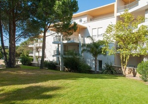 T3 of standing 80m2, terrace, swimming pool. Beach and shops 6 minutes walk