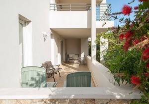 T3 of standing 80m2, terrace, swimming pool. Beach and shops 6 minutes walk