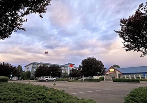 Take An Amazing Vacation! FREE Parking and Indoor Pool, Near Boise Art Museum!