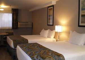 Take An Amazing Vacation! On-site Pool and Restaurant, Near Boise Art Museum!