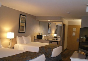 Take An Amazing Vacation! On-site Pool and Restaurant, Near Boise Art Museum!