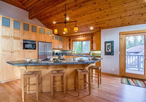 TANO33 - Near Fort Rock Park | Hot Tub, 5 Bikes, Ping Pong, Sleeps 10
