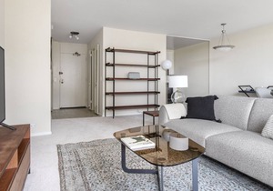 Tasteful Lakeview 1BR w/ Rooftop Pool, near Wrigley Field, by Blueground