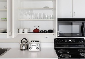 Tasteful Lakeview 1BR w/ Rooftop Pool, near Wrigley Field, by Blueground