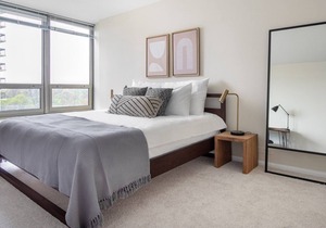 Tasteful Lakeview 1BR w/ Rooftop Pool, near Wrigley Field, by Blueground