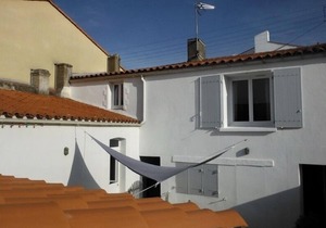 Thatched Villa 2 steps from the sea