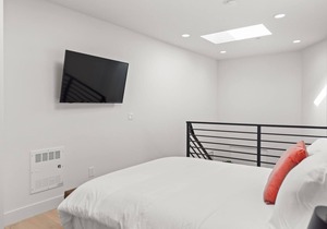 The Addison by Kasa | Executive Queen Loft | San Francisco