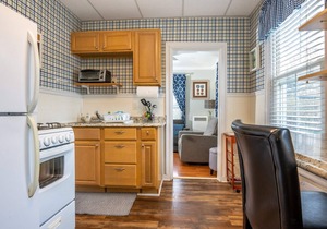 The Allenhurst, Beach Apartment 15 - Midsize 1.5 Bedroom - with Living Area, Ki