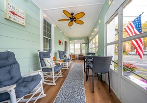 The Allenhurst, Beach Apartment #8 - Small Studio with Bathroom & Kitchen