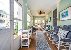 The Allenhurst, Beach Apartment #8 - Small Studio with Bathroom & Kitchen