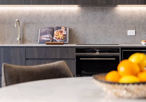 The Arden 5 Coogee. New Spacious Quiet Balcony Apartment, Meters to Beach