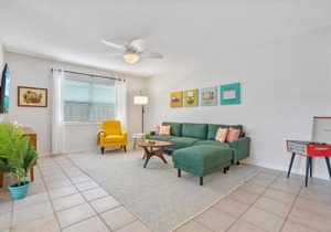 The Atomic Burst 50s Mid Century Apt in the Heart of St Aug Beach Steps to Sand Bites and Drinks