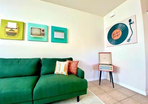 The Atomic Burst 50s Mid Century Apt in the Heart of St Aug Beach Steps to Sand Bites and Drinks