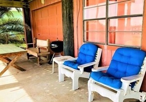 The Bay House. Newly Renovated Studio Apartment, One Bath. Private Fishing Pier.
