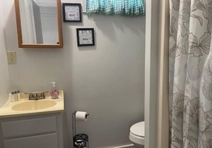 The Bay House. Newly Renovated Studio Apartment, One Bath. Private Fishing Pier.