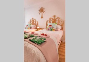 The Coconut Crib- Waterfront Burleigh Beach