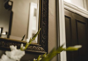 The Commercial Quarters - Room 1-has air conditioning, free WIFI, TV and fridge