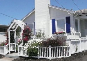 The Cottage at Seacliff - Block and half to the beach