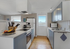 The cozy cottage is located in the quiet cottage settlement of Kettingskov.