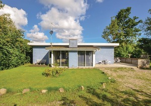 The cozy cottage is located in the quiet cottage settlement of Kettingskov.