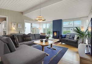 The cozy cottage is located in the quiet cottage settlement of Kettingskov.