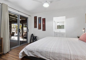 The Flip Flop Inn - Beachside Getaway