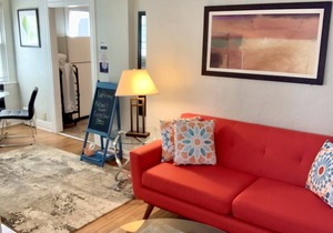 The House Hotels- Lark #1 - Centrally Located in Lakewood - 10 Minutes to Downtown Attractions