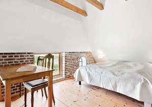 The idyllic farmhouse under thatch.