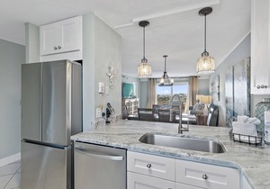 The Islander 517 W/D Snowbird Avail! Heated Pool & Beach Service (Seasonal)