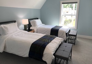 "The Isles" Townhome Located 6 blocks from ND