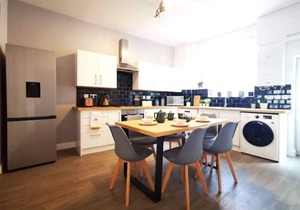 The Mellor - Holiday Home 10 Minutes to Manchester City Centre With Free Parking