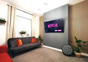 The Mellor - Holiday Home 10 Minutes to Manchester City Centre With Free Parking