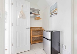 The Melrose- 3C, Private Bed & Bath