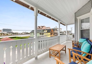 The Melrose- 3C, Private Bed & Bath