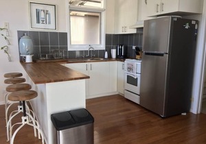 The Sandy Point Beach House - 2 Bedroom, 1 Bathroom, sleeps 5