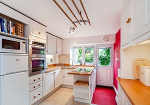 THE SHIPPON, family friendly, with open fire in Grassington