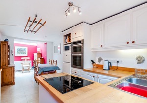 THE SHIPPON, family friendly, with open fire in Grassington