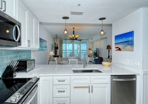 This AMAZING 2/2 has stunning views of the bay!