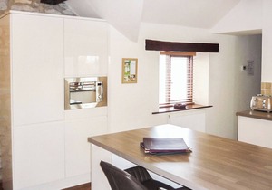 This delightful single storey cottage offers cosy holiday accommodation.