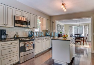 This spacious 4 bedroom colonial is located in Eastward Look and is a 1/2 mile walk to Scarborough Beach.