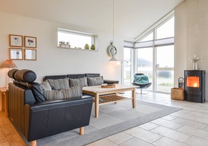 This well-equipped vacation home is located just a short walk from the sparkling North Sea with its