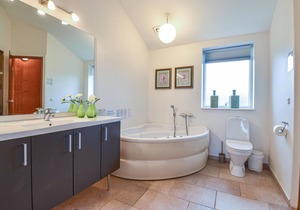 This well-equipped vacation home is located just a short walk from the sparkling North Sea with its