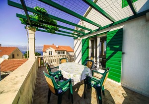 Three bedroom apartment with terrace and sea view Postira, Brač (A-18472-a)