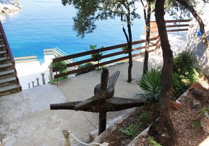 Three bedroom apartment near beach Cove Pobij (Hvar) (A-5633-a)