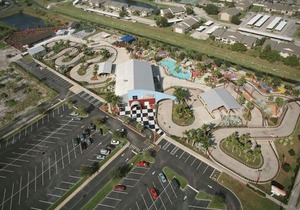 Three Comfy Units Near Attractions, Pool, Free Parking