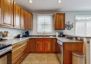 Three-Story Bayside Resort Retreat W/Shared Pool/Hot Tub, Balcony & Central AC