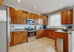 Three-Story Bayside Resort Retreat W/Shared Pool/Hot Tub, Balcony & Central AC